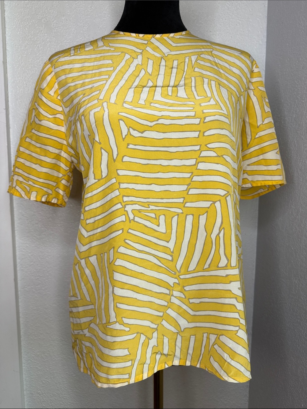 Vintage Carlisle 100% Silk Yellow Blouse Size 6 Quiet Luxury Artsy Minimalist